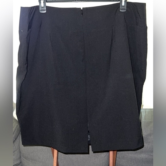 Black plus size skirt - Picture 4 of 4